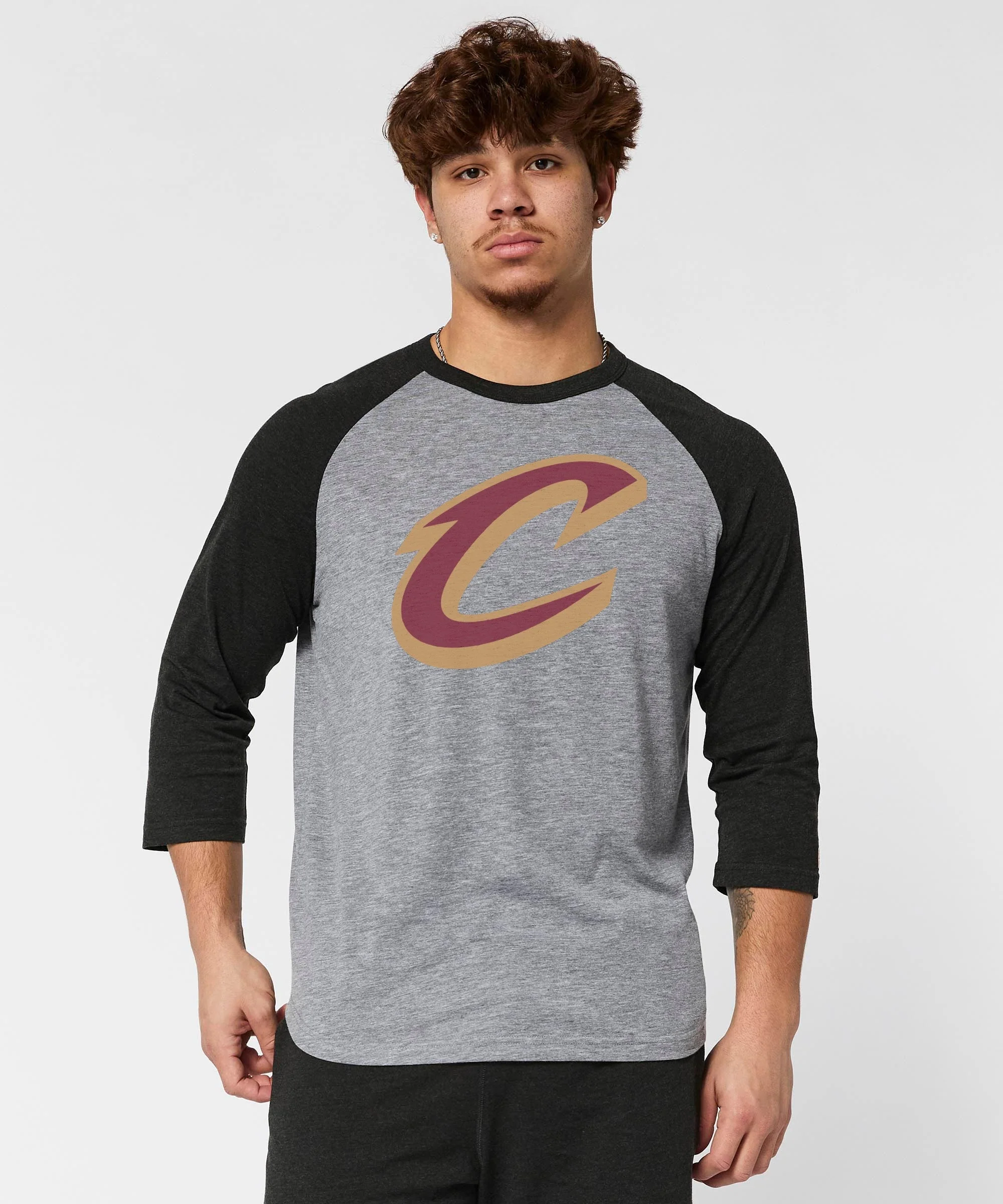 Cleveland Cavaliers Logo Raglan - Image 3