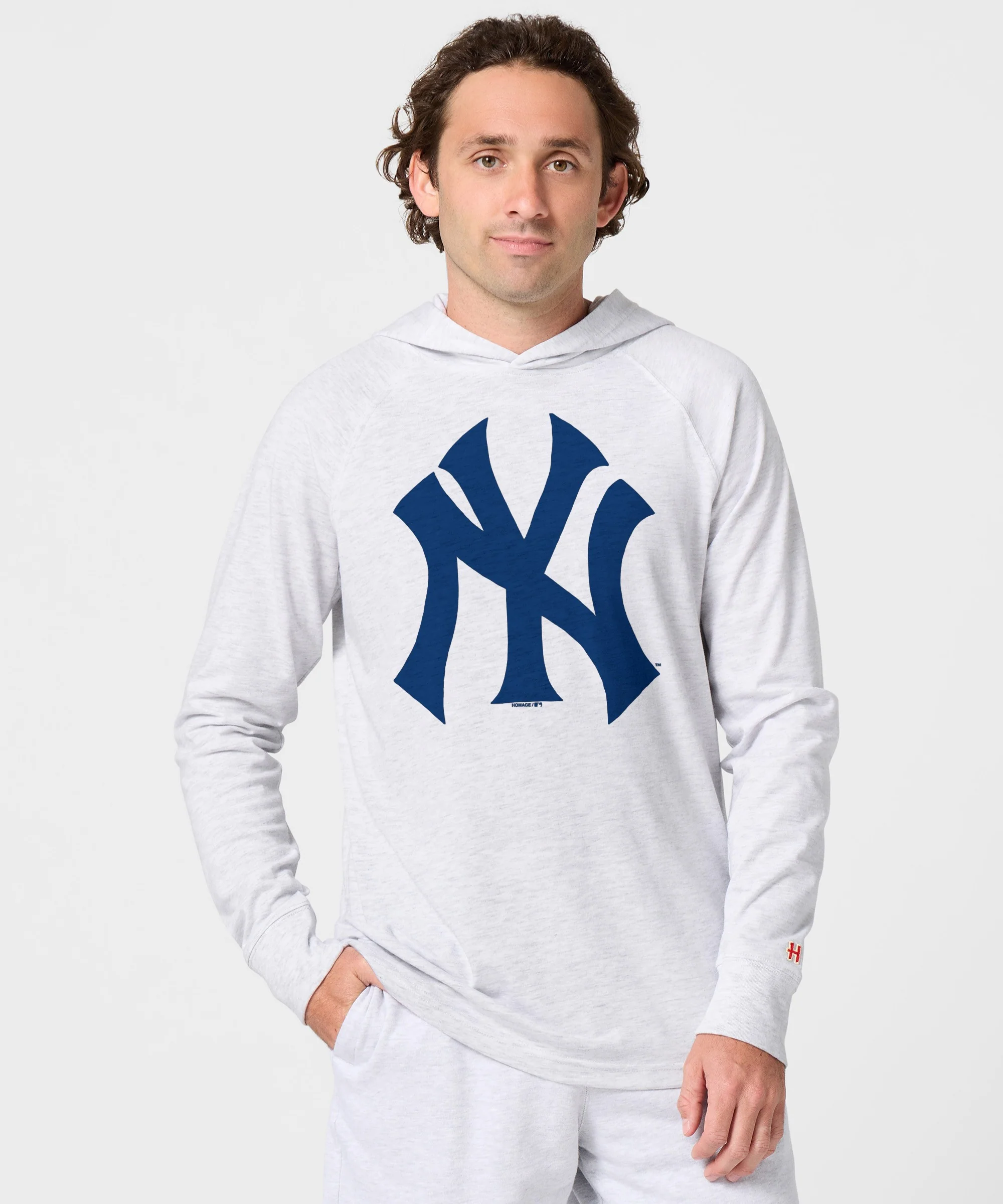 New York Yankees Cap Logo '68 Lightweight Hoodie - Image 5